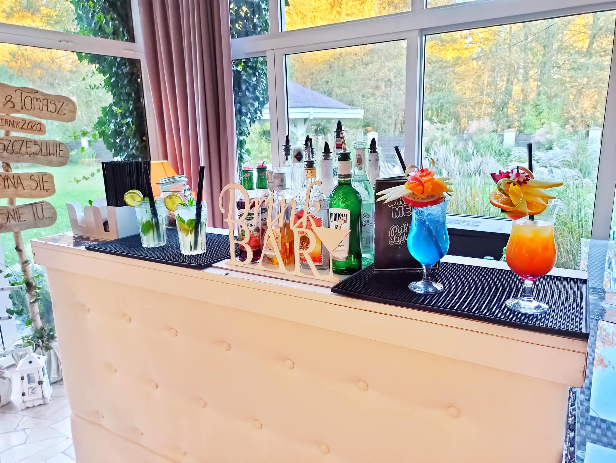 Elegancki biały drink bar na wesele Pyk Łyk z ekoskóry